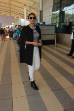 Huma Qureshi snapped at airport on 17th Feb 2016